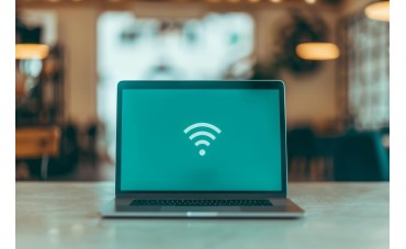 Öffentliches WLAN sicher nutzen: 8 Tipps, wie Antivirus schützt (2026)